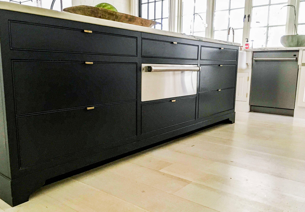 Example of a transitional kitchen design in New Orleans