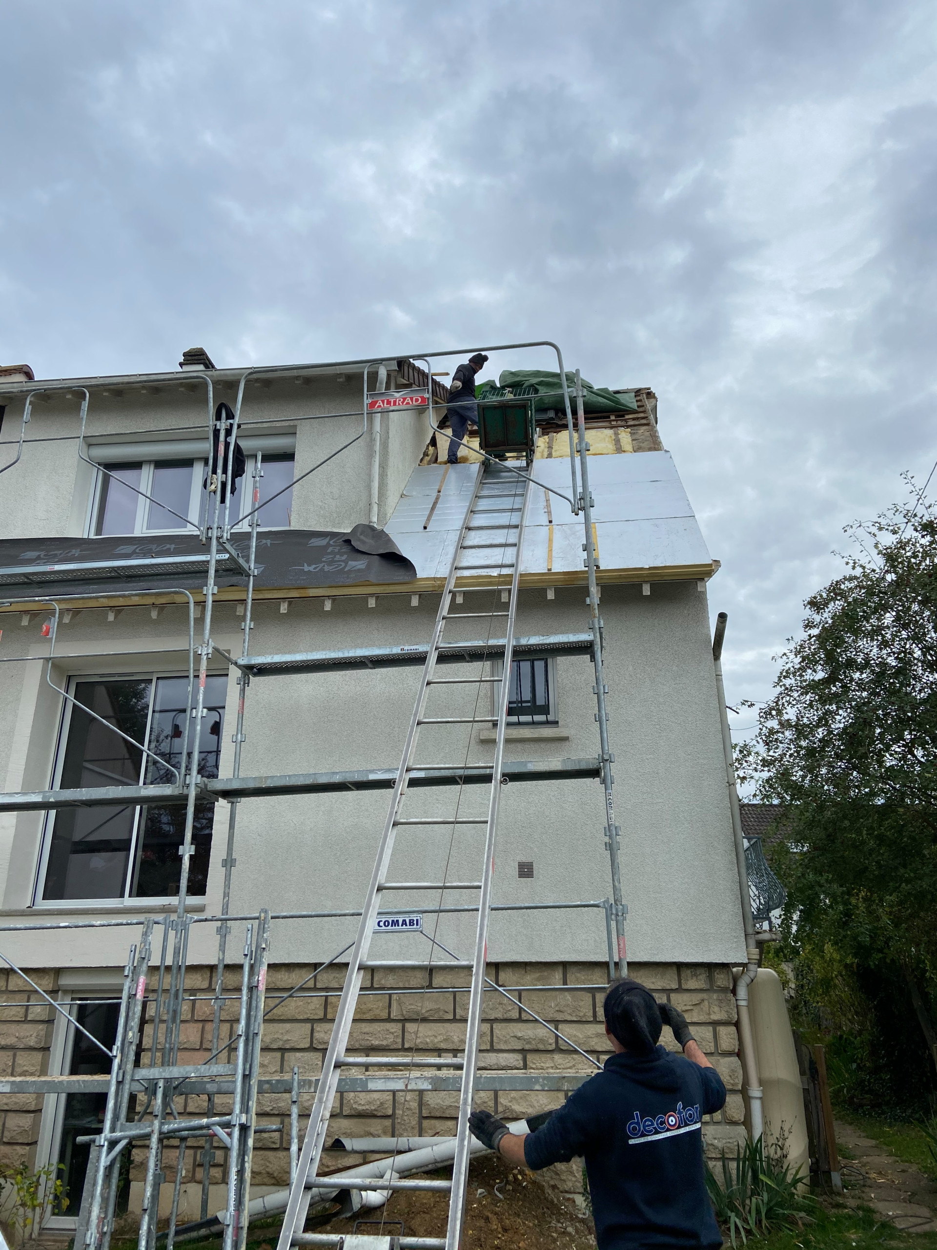 Rénovation d'une maison individuelle, intérieur et toiture
