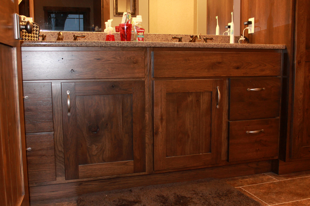 Mid-sized mountain style master ceramic tile bathroom photo in Chicago with shaker cabinets, medium tone wood cabinets, beige walls and quartz countertops