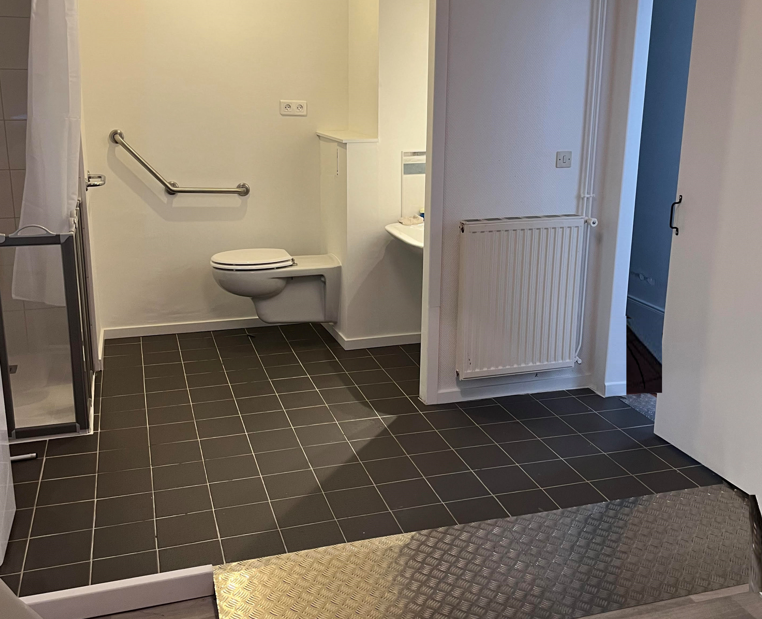Salle de bain PMR