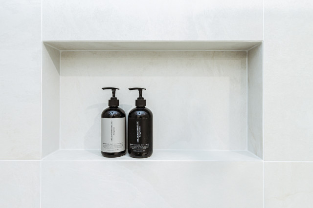 Roseville Chase - Urban Main Bathroom modern-bathroom