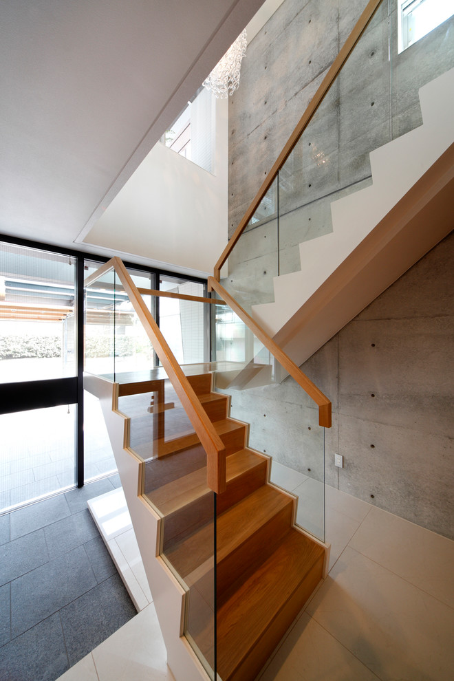 Contemporary wood u-shaped staircase in Osaka with wood risers and glass railing.