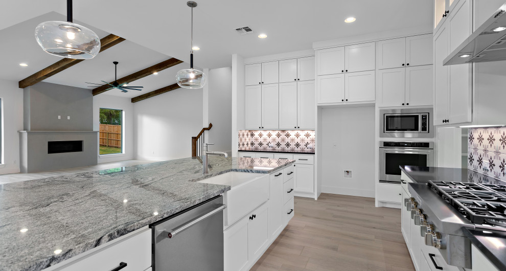 Example of a trendy kitchen design in Austin