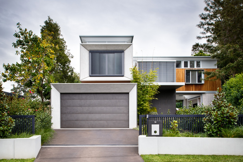 Inspiration for a large contemporary exterior in Sydney.