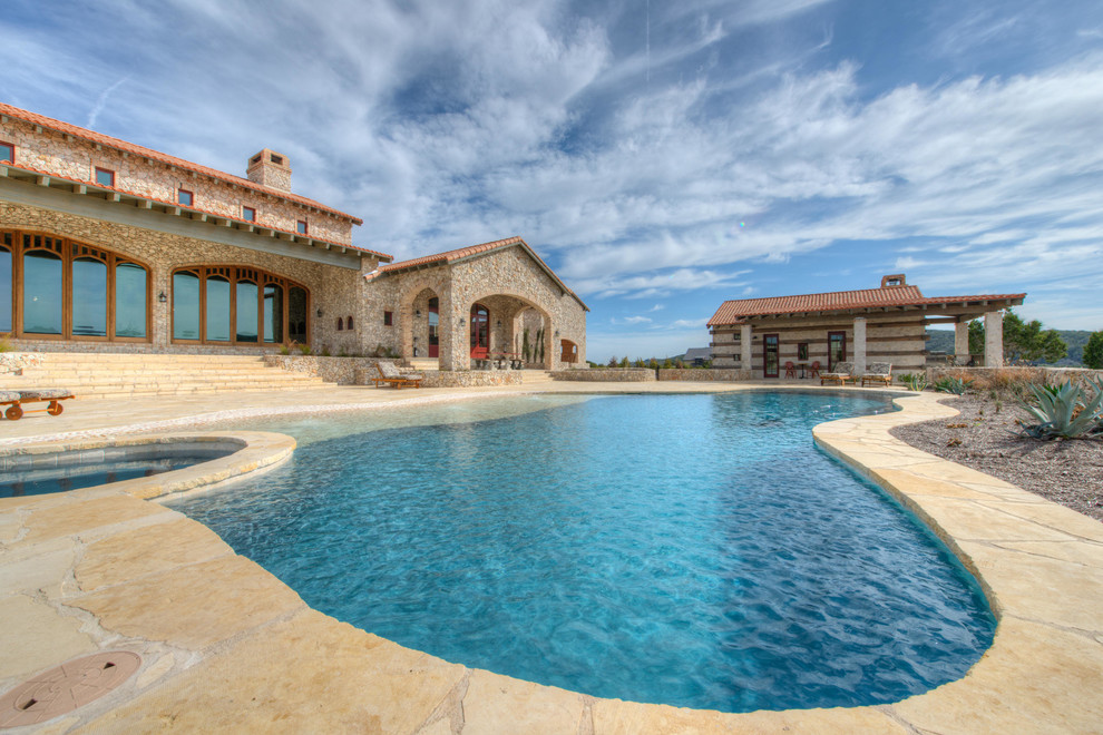 Example of a mountain style pool design in Austin