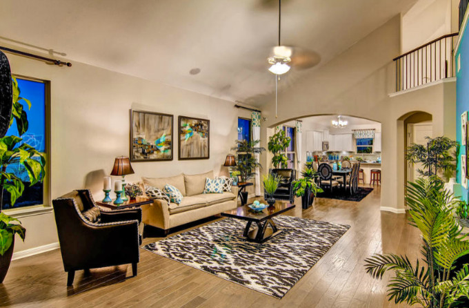 Transitional home design photo in Austin