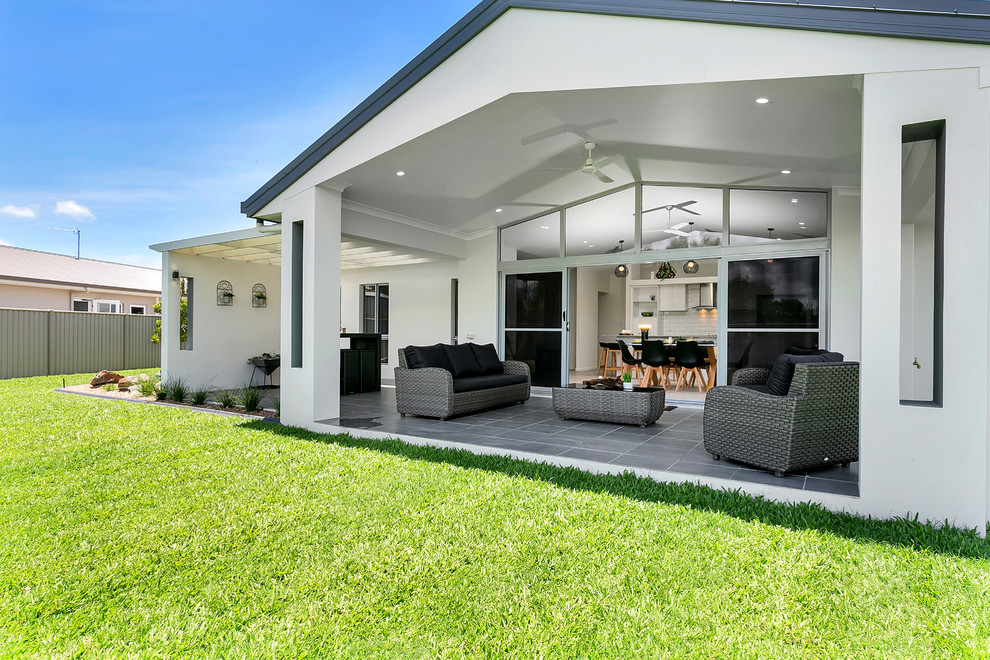 Photo of a contemporary exterior in Cairns.