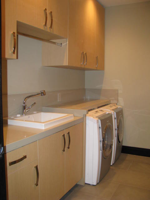 Photo of a contemporary laundry room in Los Angeles.