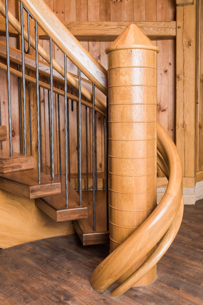 Example of a cottage staircase design in Columbus