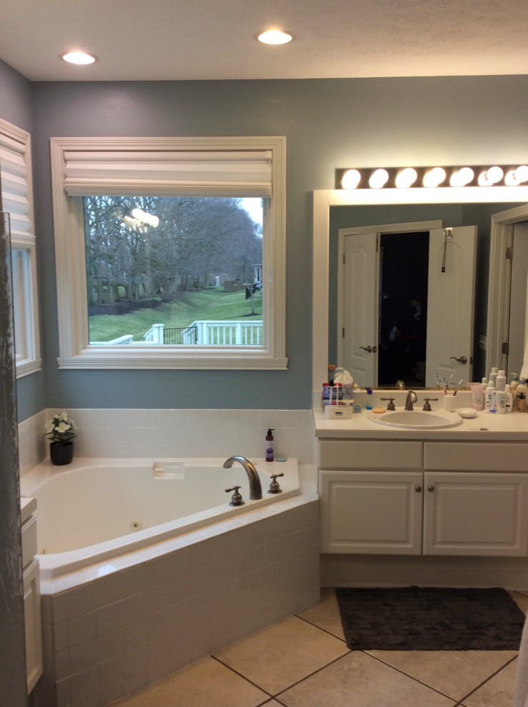 Transitional bathroom photo in Indianapolis