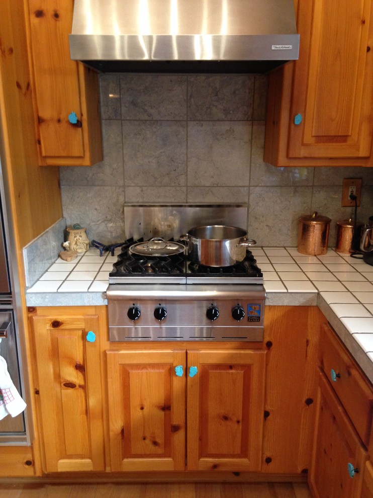 Inspiration for a rustic kitchen remodel in Sacramento
