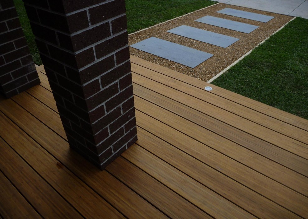 Deck - mid-sized traditional backyard deck idea