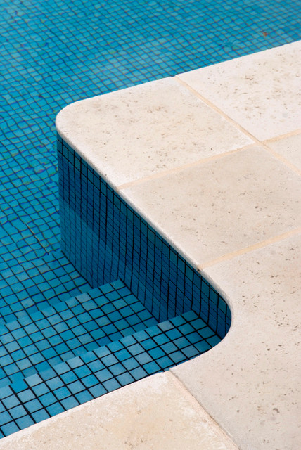 Margelles contemporaneo-piscina