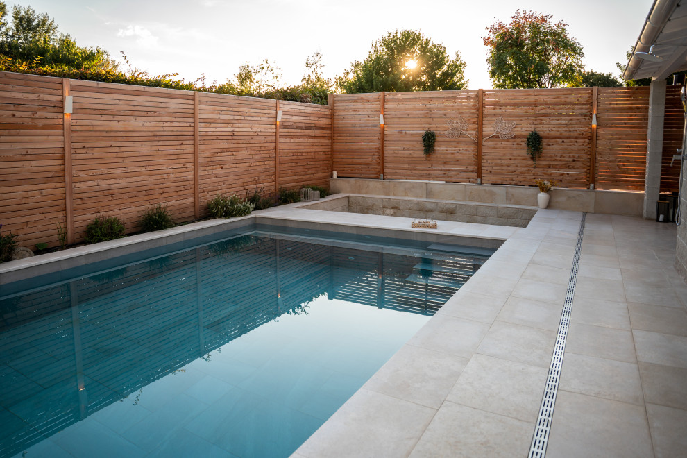 Moderner Pool in Sonstige