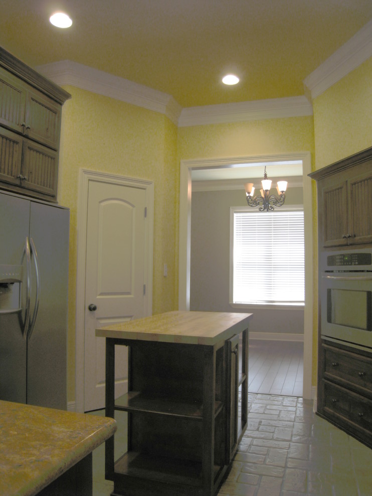 Kitchen - transitional kitchen idea