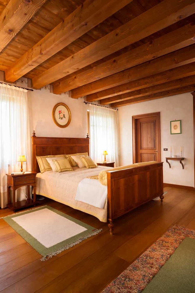 Immagine di una camera da letto mediterranea