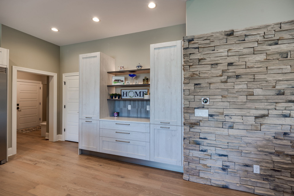 Mountain style home design photo in Cincinnati