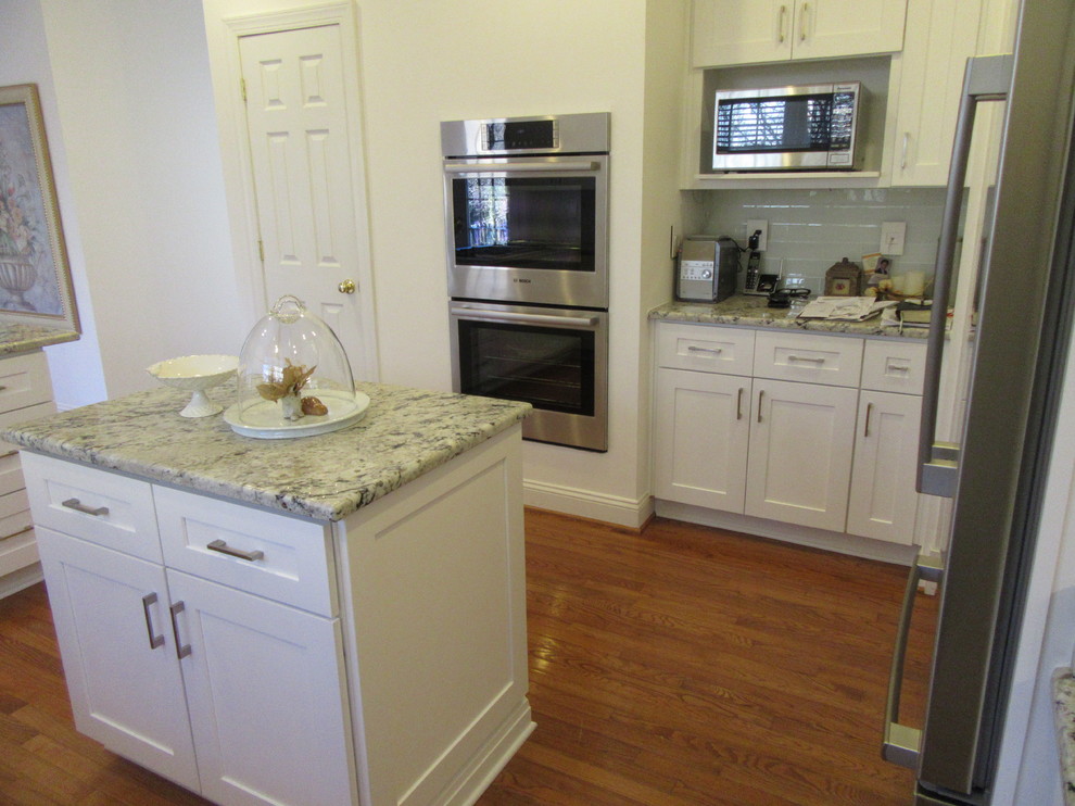 Example of a transitional kitchen design in DC Metro