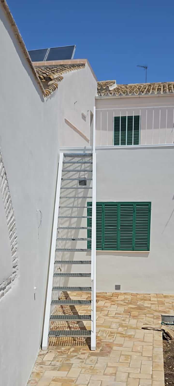 CASA CON DOS PATIOS