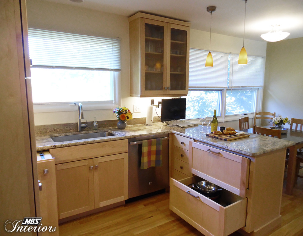 Inspiration for a mid-sized transitional u-shaped light wood floor eat-in kitchen remodel in Detroit with an undermount sink, flat-panel cabinets, light wood cabinets, granite countertops, beige backsplash, stainless steel appliances and a peninsula