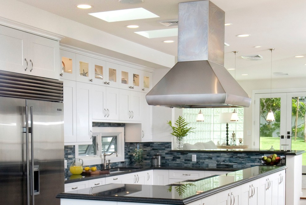 Kitchen - transitional kitchen idea in Phoenix