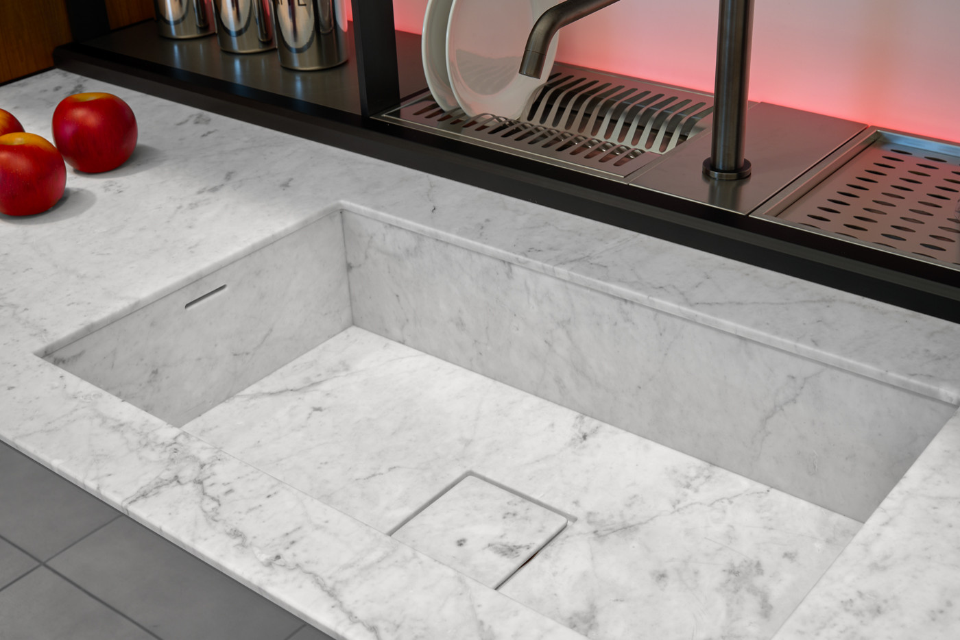 Мебель и аксессуары для кухни.