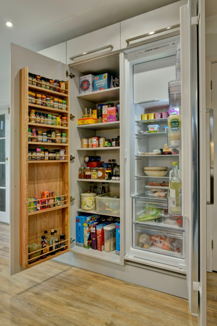 Awkward Kitchen Shape moderne-koekken