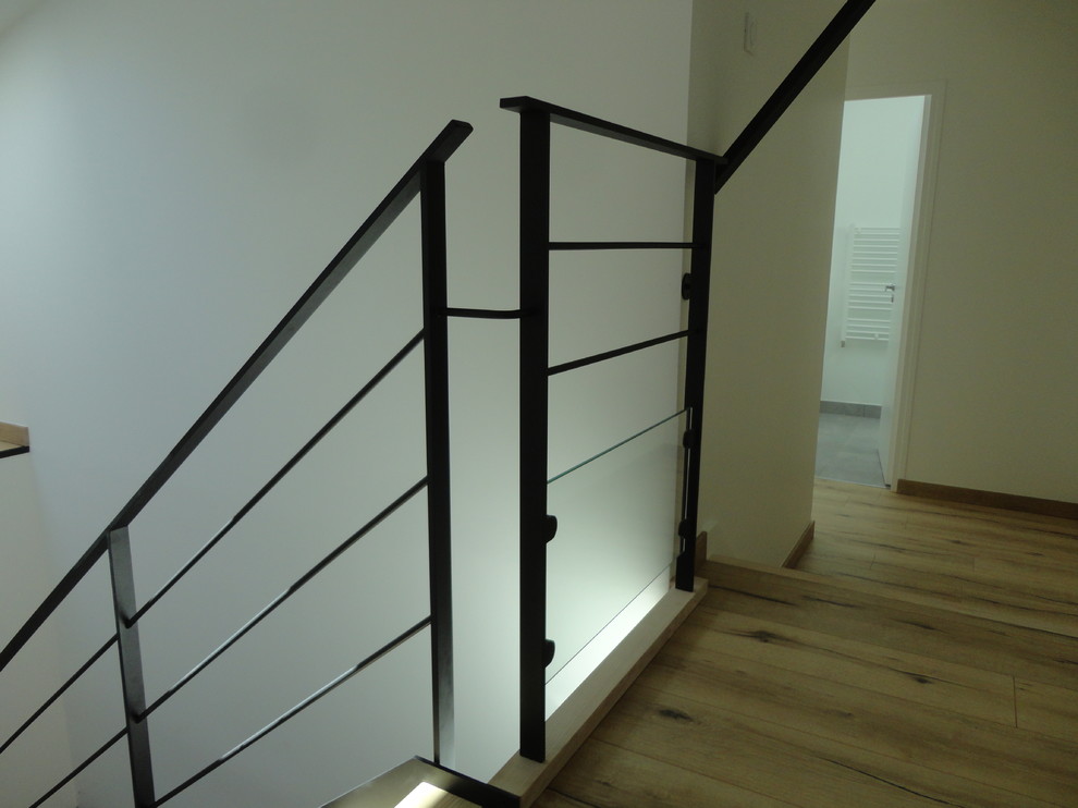 Photo of a contemporary staircase in Rennes.