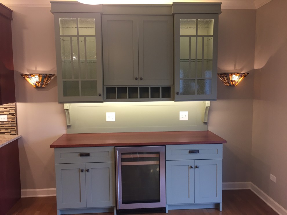 Kitchen - kitchen idea in Chicago