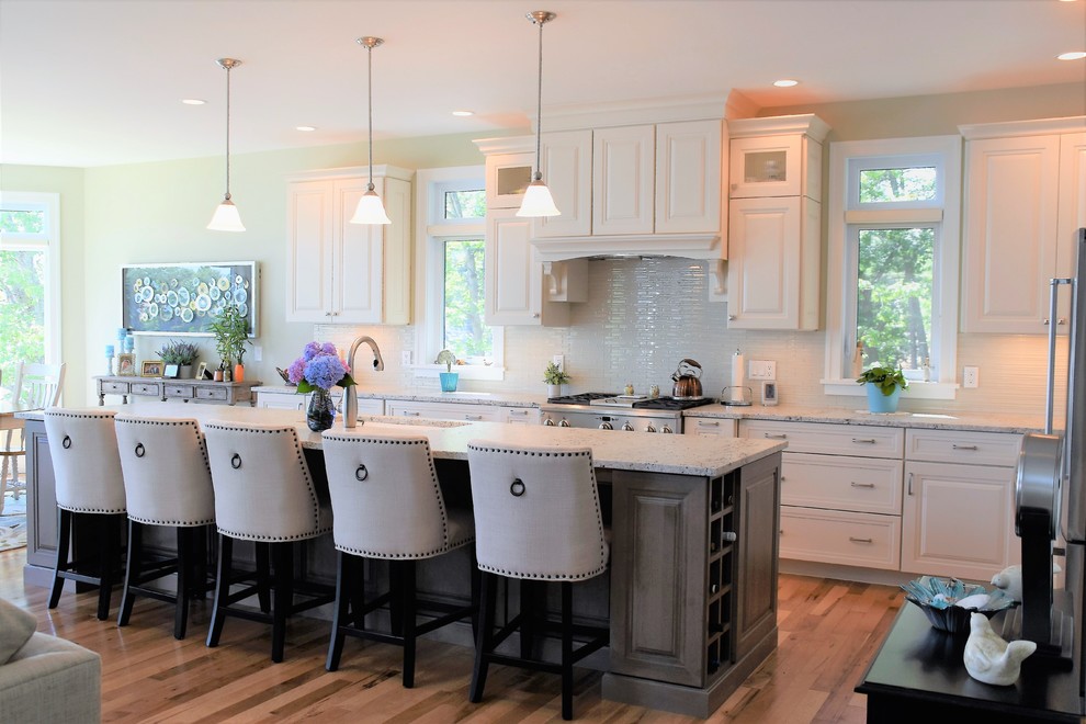 Kitchen - transitional kitchen idea