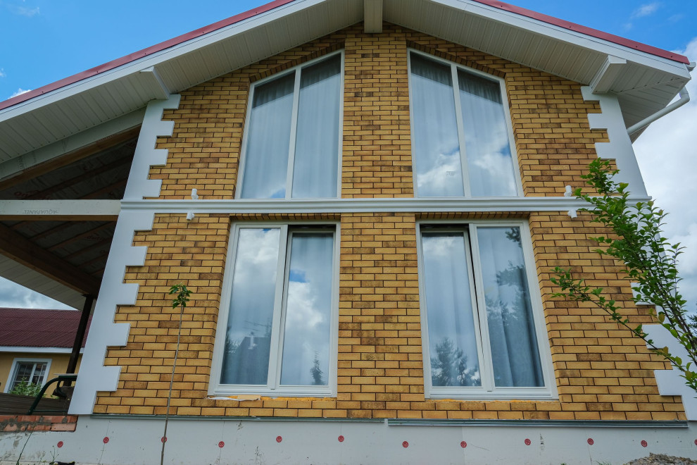 Деревянные современные окна для загородных домов