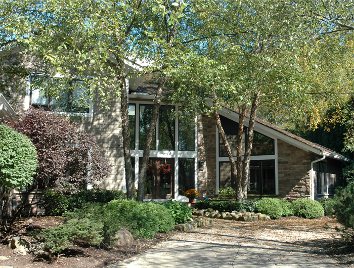 Design ideas for an arts and crafts exterior in Cleveland.