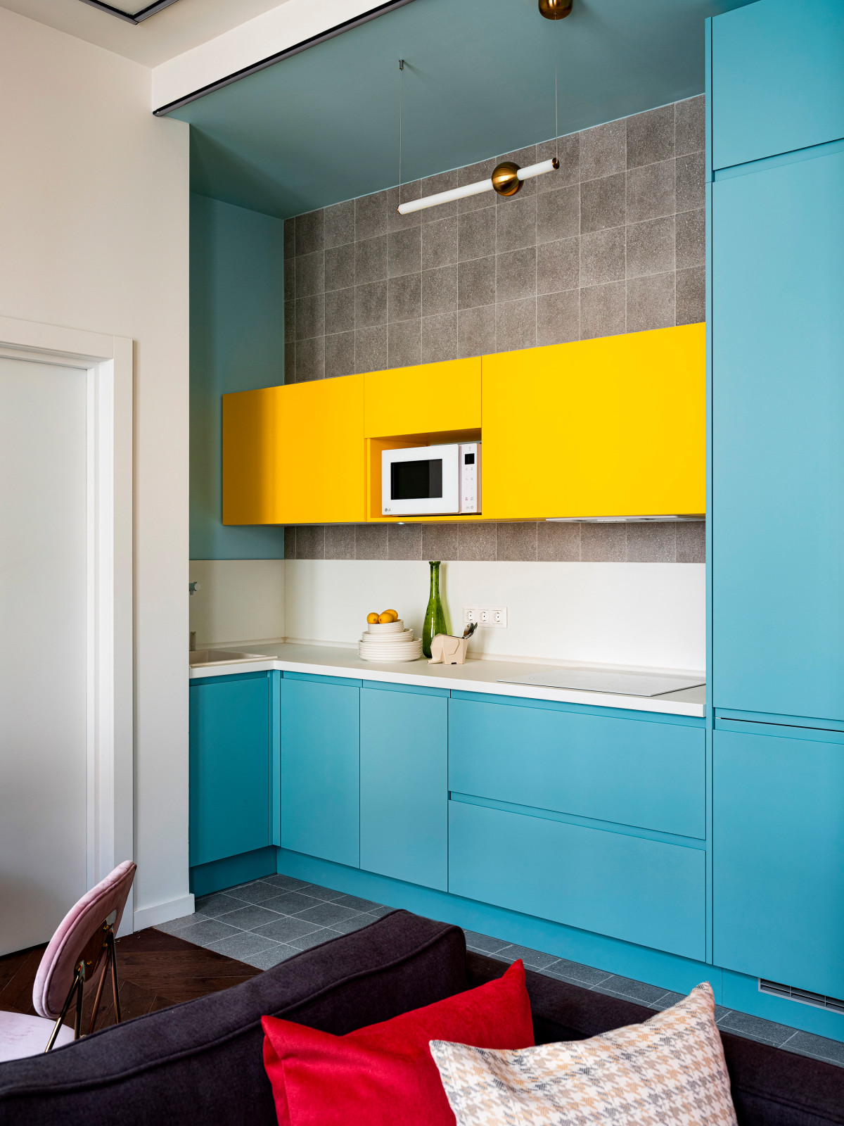 Современный интерьер в старинной доме в центре Москвы для сдачи в аренду