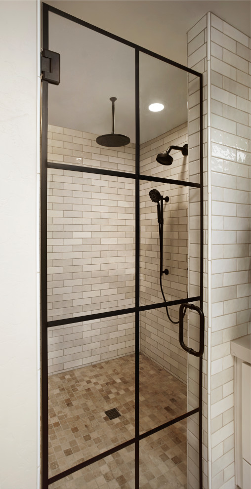Transitional home design photo in Phoenix