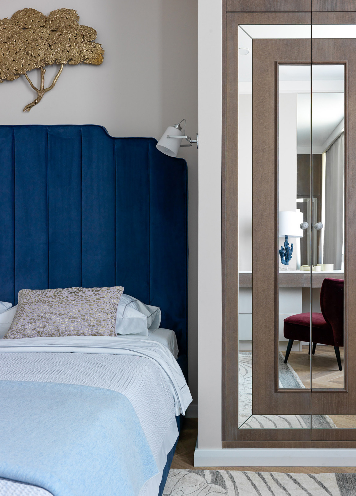 Arartment in Saint-Petersburg by TaupeHome