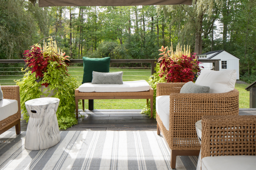 Example of a transitional deck design in Boston