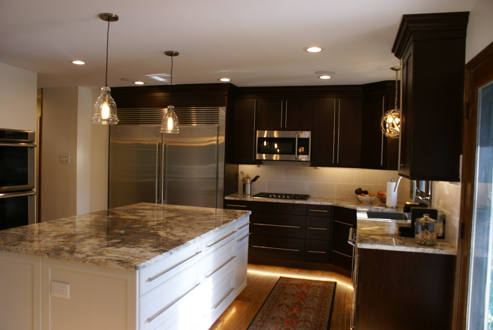Inspiration for a transitional kitchen remodel in Chicago