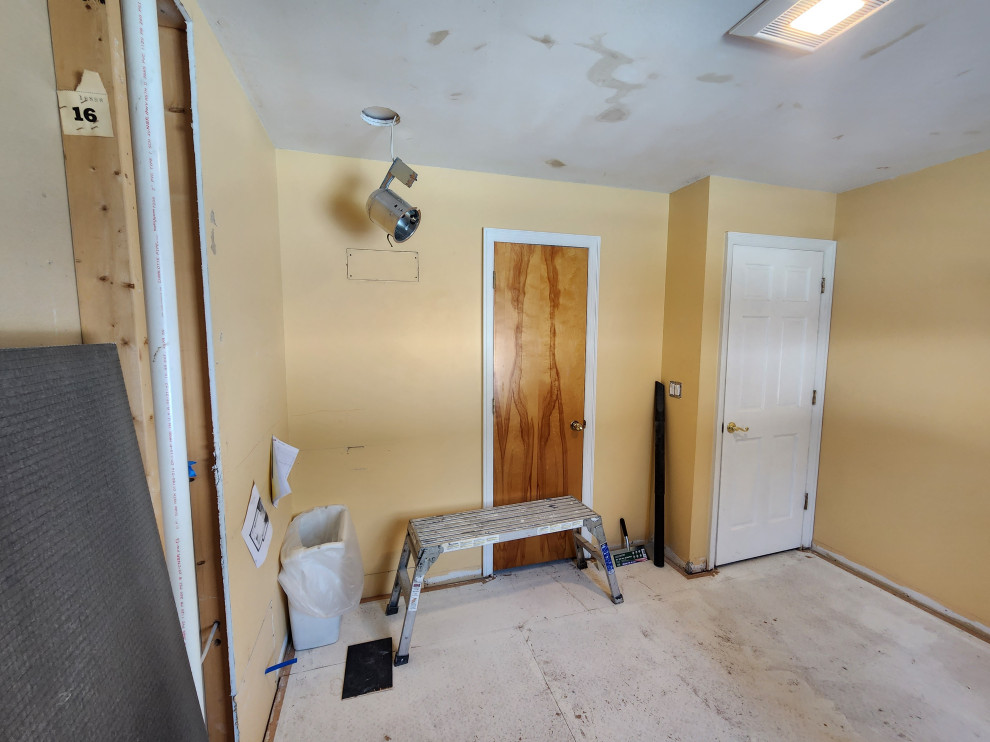 Tecumseh - Modern Aging-in-Place Master Bathroom Renovation