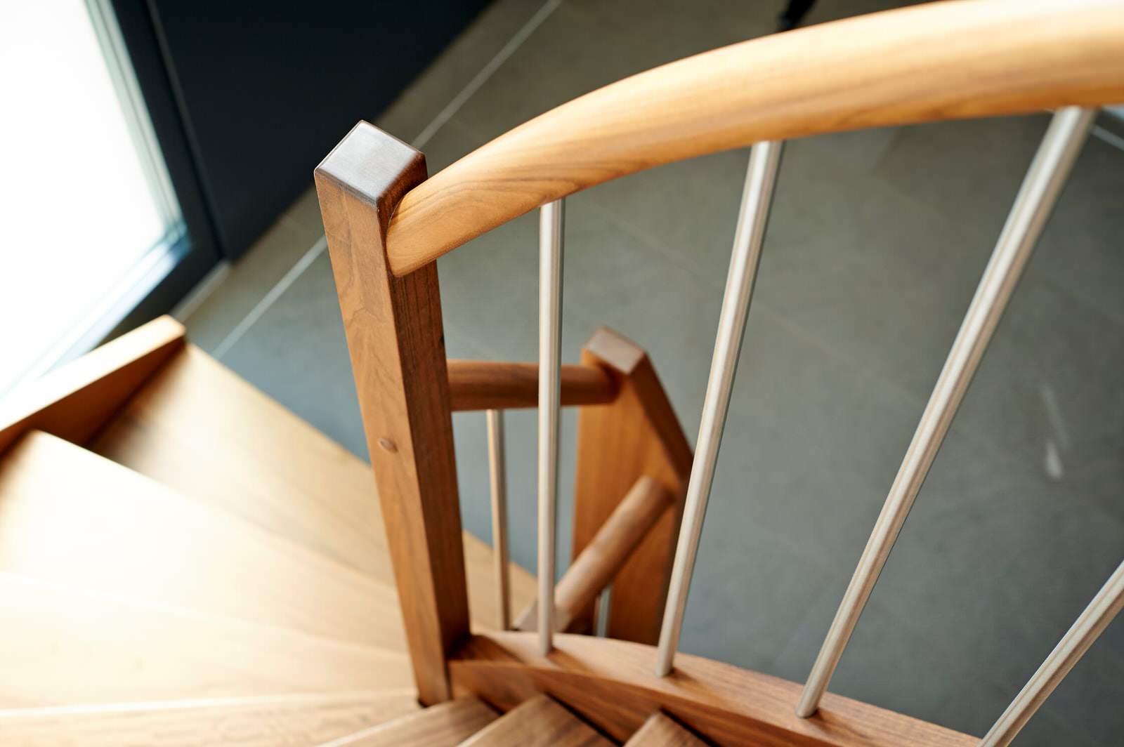 Классическая лестница из африканской породы Амазаку