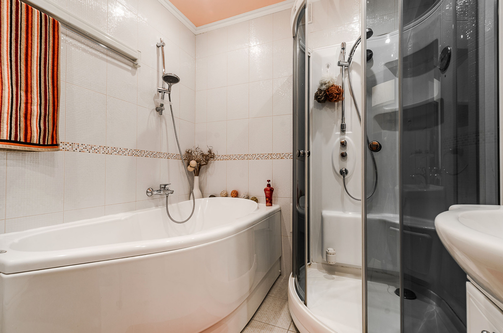 Двухкомнатная квартира в классическом стиле  и ароматом кофе.Съемка для продажи.