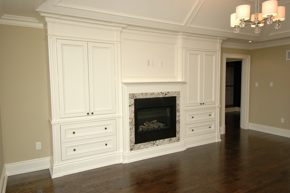 Transitional home design photo in Toronto