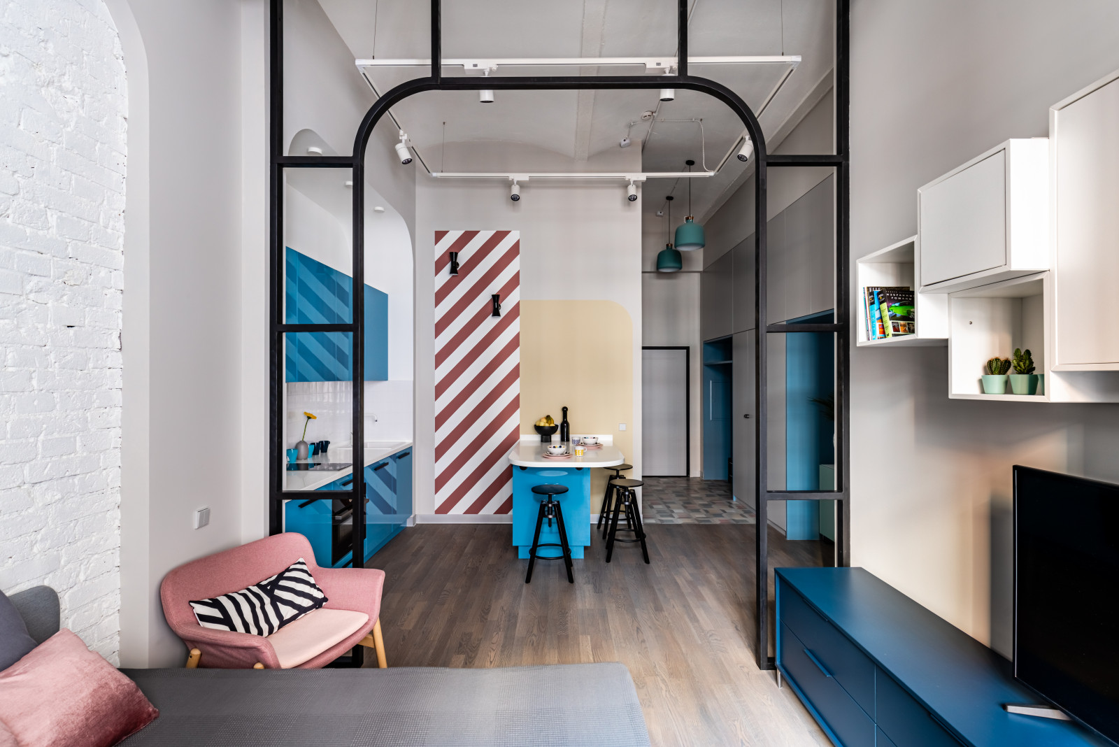 Яркая студия в лофт-комплексе