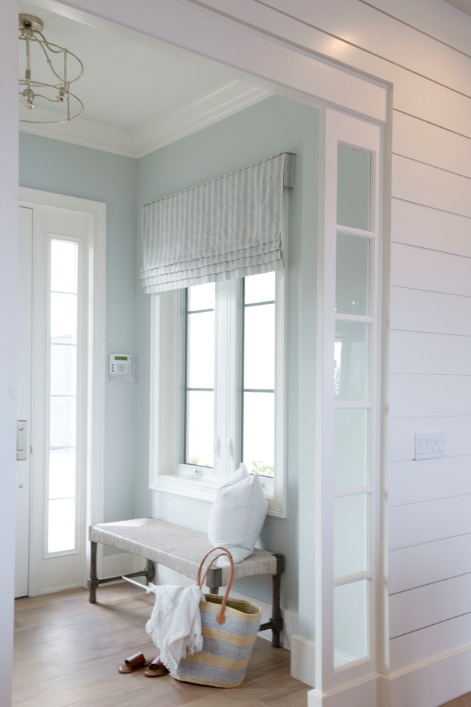 Example of a transitional home design design in Orlando