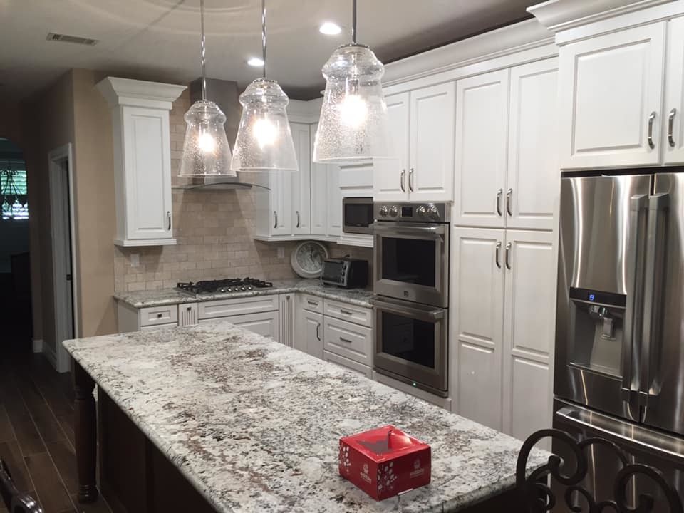 Transitional kitchen photo in Houston