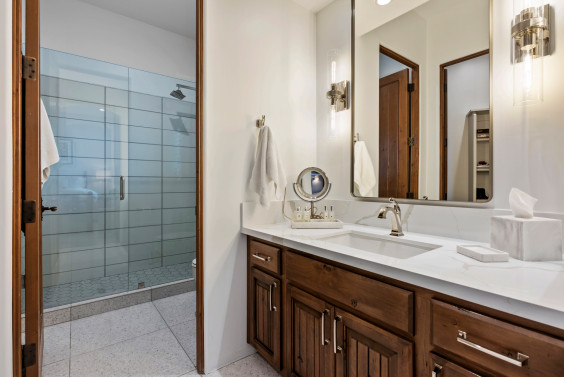 Paradise Valley Modern Guest Bedrooms and Bathrooms