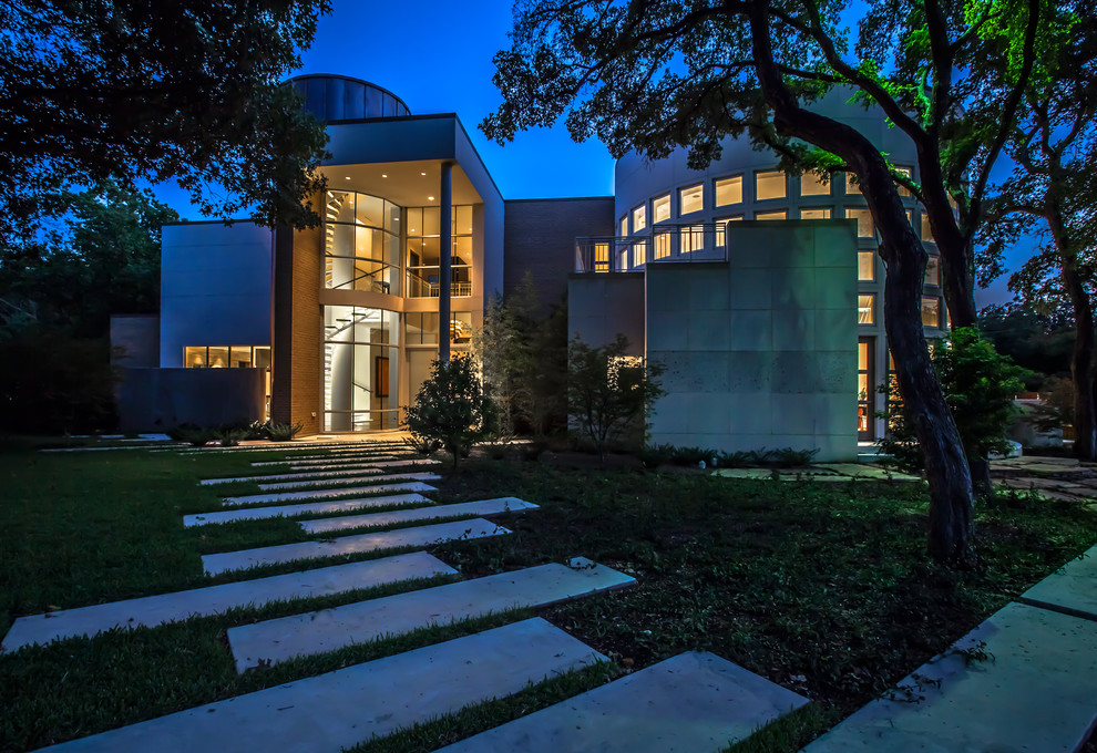 Large contemporary two-storey exterior in Dallas.