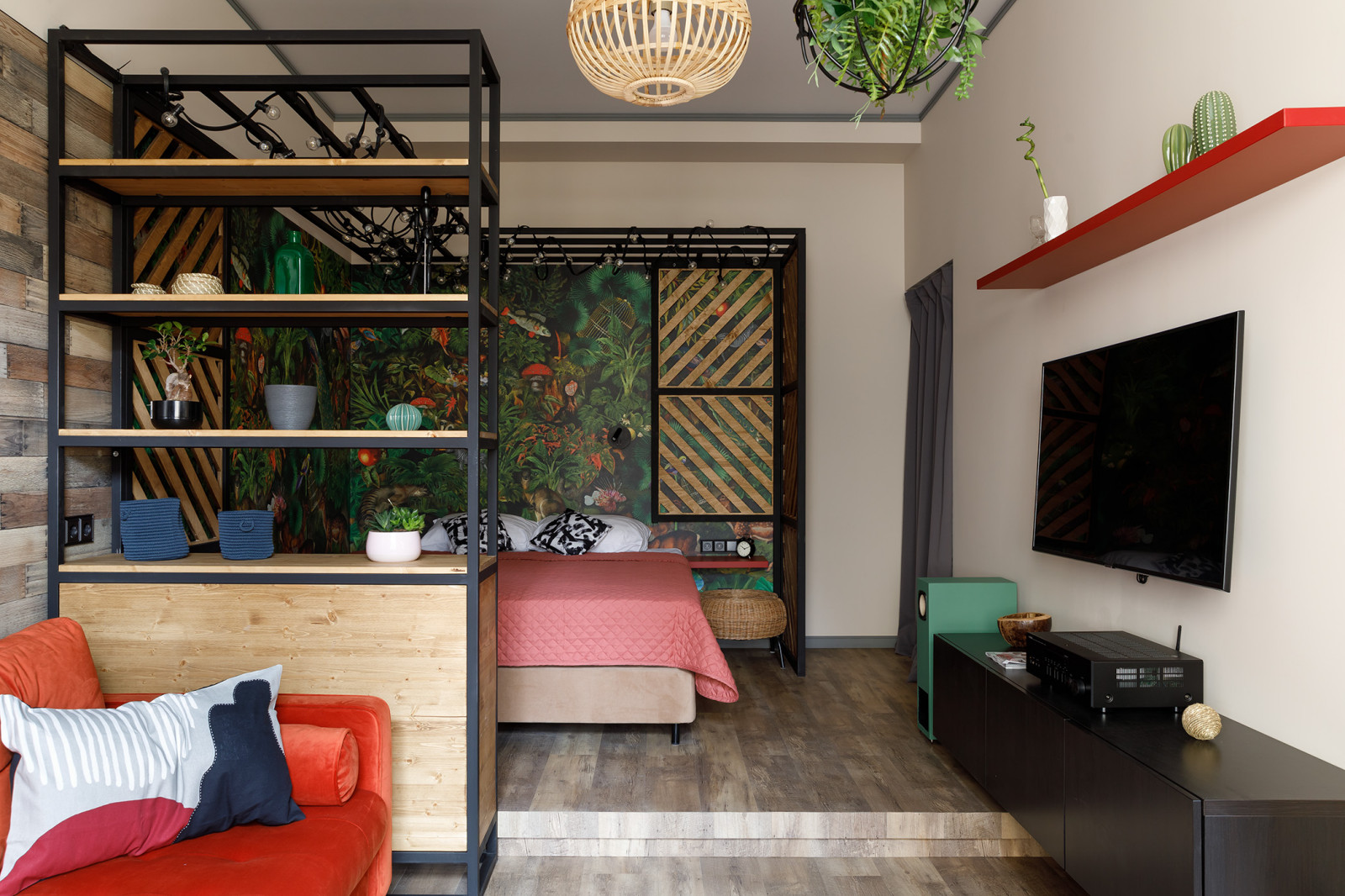 мини -отель Roomburg . Апартаменты Aura