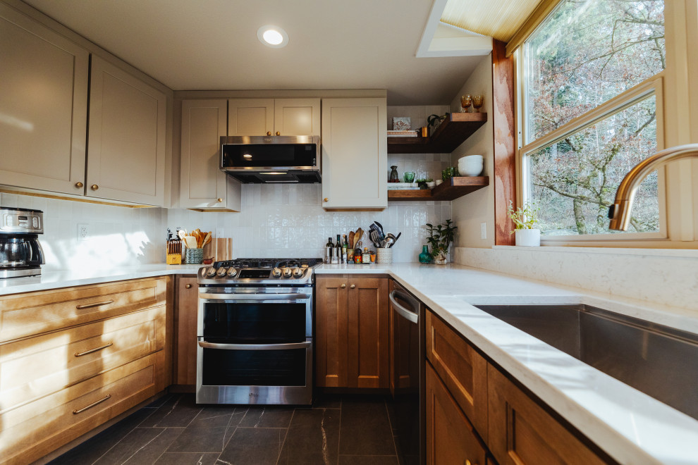 Mountain style kitchen photo in Seattle