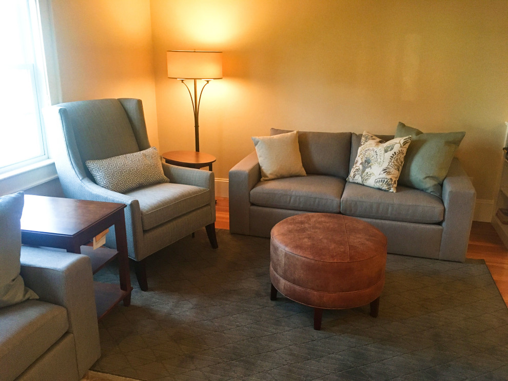 Transitional home design photo in Boston