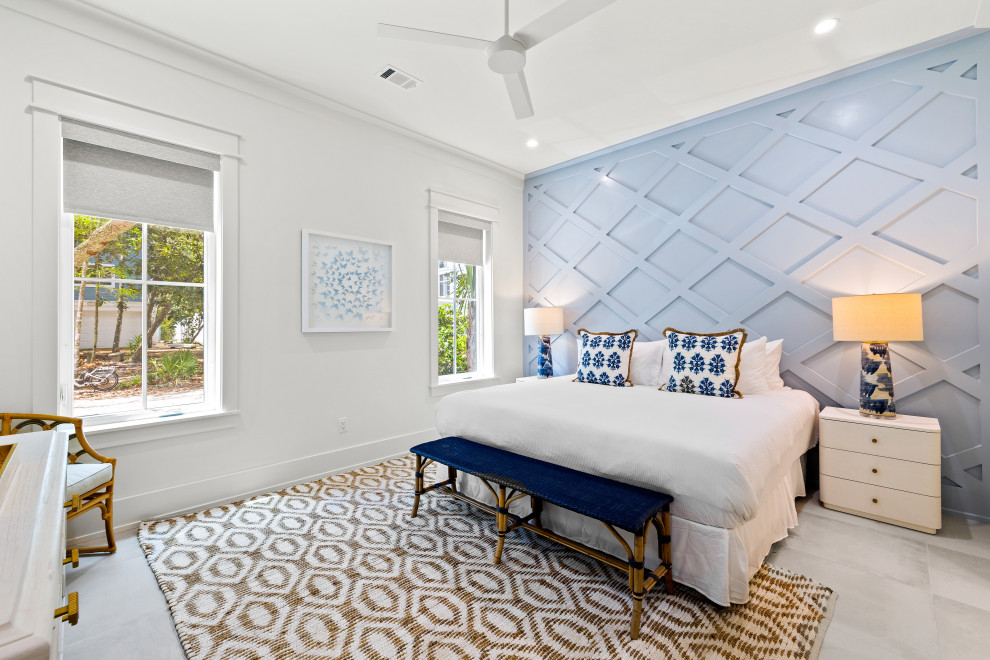 Свежая идея для дизайна: гостевая спальня среднего размера, (комната для гостей) в морском стиле с синими стенами, полом из керамогранита, белым полом и панелями на части стены - отличное фото интерьера